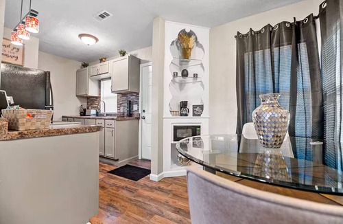 Wichita Apartment | Comfort Stay 2, with Luxe feel, Pamper yourself.
