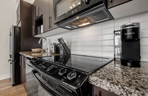 Church and Wellesley Hotel | Comfort Stay - 2BR Suite - Free Parking - CN Tower View