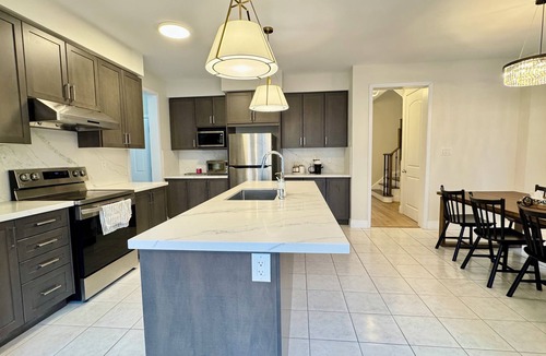 Niagara Falls House | Comfort Stay Modern Home