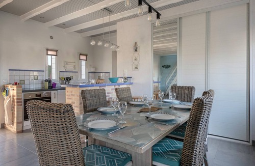 La Turballe House | Comfort stay with pool - 6 adults, 4 children