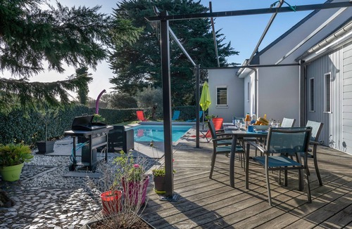 La Turballe House | Comfort stay with pool - 6 adults, 4 children