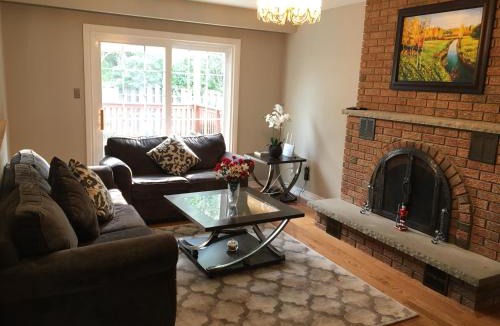 Applewood House | Comfort Stays near Toronto Airport