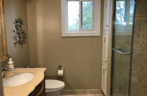 Applewood House | Comfort Stays near Toronto Airport