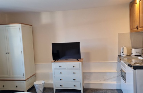 Ashford Apartment | comfort studio apartment with private bathroom