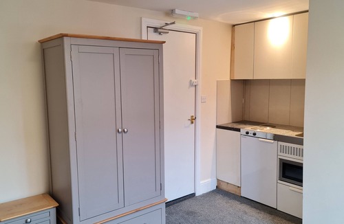 Ashford Apartment | comfort studio apartment with private bathroom