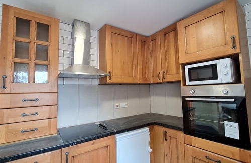 Ashford Apartment | comfort studio with private shower room