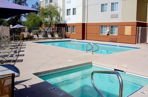 North Mountain Apartment | Comfort & Style in Downtown Glendale! Fully-equipped kitchen!