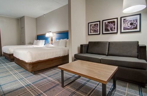 Kiln Creek Hotel | Comfort Suites Airport