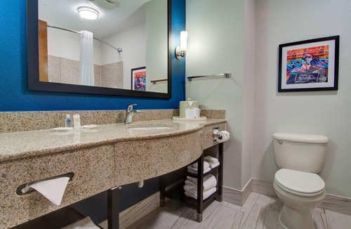Kiln Creek Hotel | Comfort Suites Airport