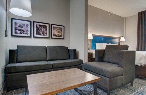 Kiln Creek Hotel | Comfort Suites Airport