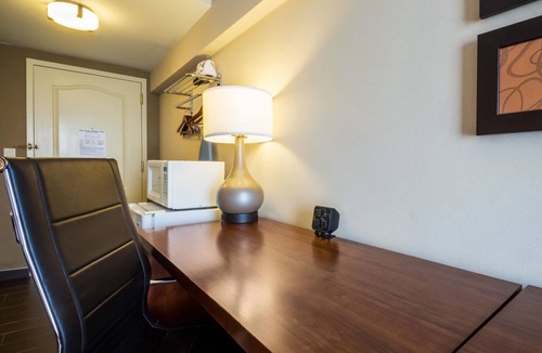 Avenel Hotel | Comfort Suites at Woodbridge