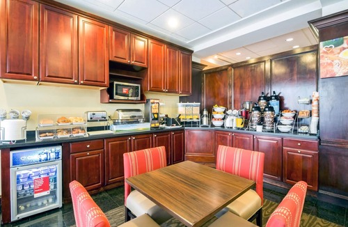 Avenel Hotel | Comfort Suites at Woodbridge