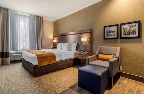 Baytown Hotel | Comfort Suites Baytown I - 10