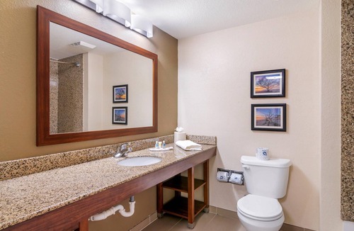 Brunswick Hotel | Comfort Suites Brunswick