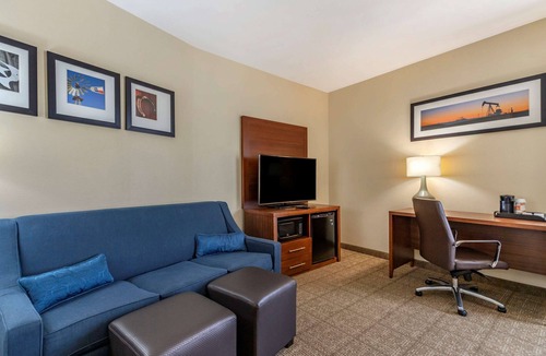 Buda Hotel | Comfort Suites Buda - Austin South