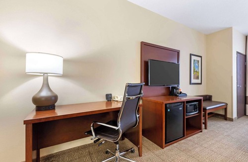 Cedar Falls Hotel | Comfort Suites Cedar Falls Industrial Park