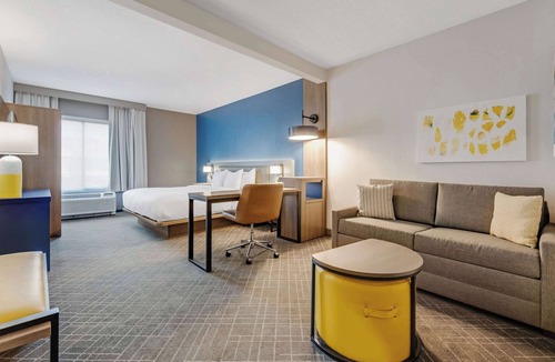 Greenbrier East Hotel | Comfort Suites Chesapeake - Norfolk