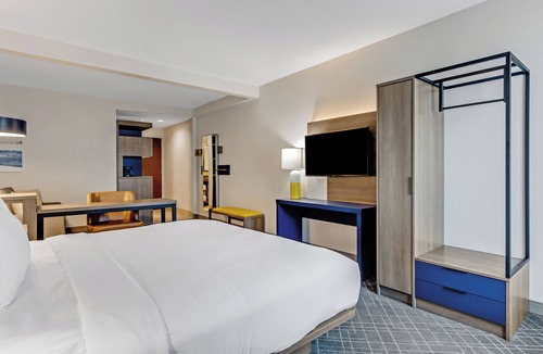 Greenbrier East Hotel | Comfort Suites Chesapeake - Norfolk