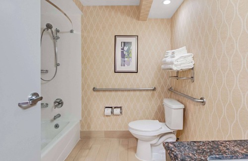 Greenbrier East Hotel | Comfort Suites Chesapeake - Norfolk