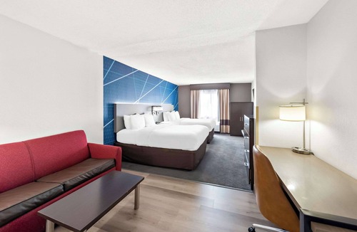 Summit Station Hotel | Comfort Suites Columbus