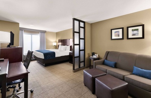 Commerce Hotel | Comfort Suites Commerce