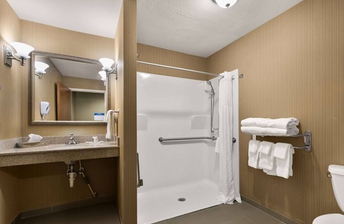 Commerce Hotel | Comfort Suites Commerce