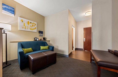 Cullman Hotel | Comfort Suites Cullman I-65 Exit 310