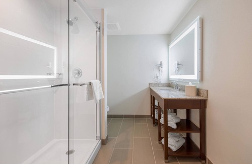 Dupont Hotel | Comfort Suites Denver International Airport