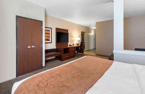 Dupont Hotel | Comfort Suites Denver International Airport