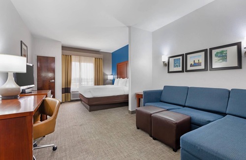 Grapevine Hotel | Comfort Suites DFW North/Grapevine