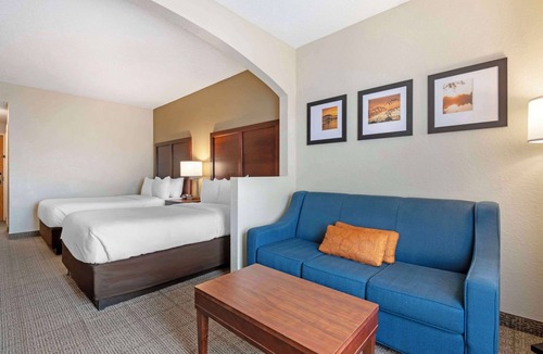 North Orange Hotel | Comfort Suites Downtown