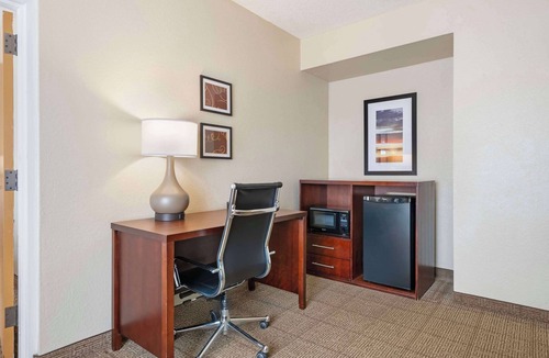 North Orange Hotel | Comfort Suites Downtown