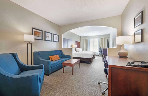 North Orange Hotel | Comfort Suites Downtown