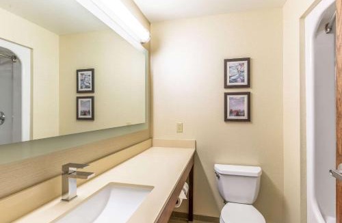 Escanaba Hotel | Comfort Suites Escanaba West