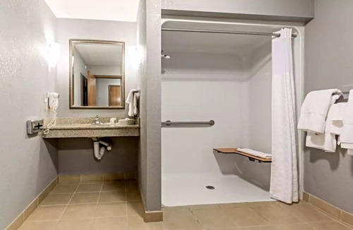 Fairview Heights Hotel | Comfort Suites Fairview Heights - St. Louis