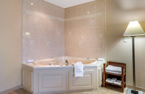Hagerstown Hotel | Comfort Suites Hagerstown Southeast