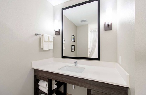Humble Hotel | Comfort Suites Humble Houston IAH