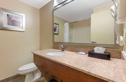 Salem Hotel | Comfort Suites Inn at Ridgewood Farm