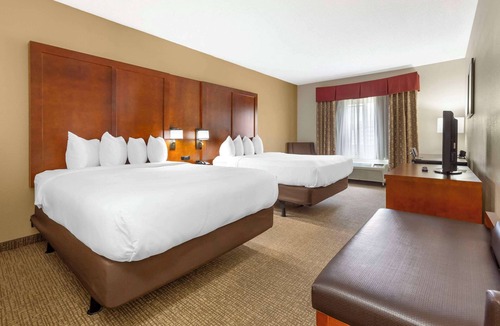 Salem Hotel | Comfort Suites Inn at Ridgewood Farm
