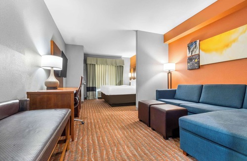 Jackson Hotel | Comfort Suites Jackson I-40