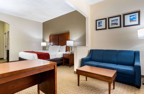 Northside Hotel | Comfort Suites Jacksonville Airport