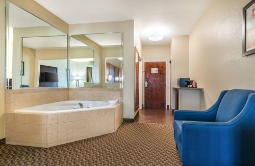 Jefferson City Hotel | Comfort Suites Jefferson City
