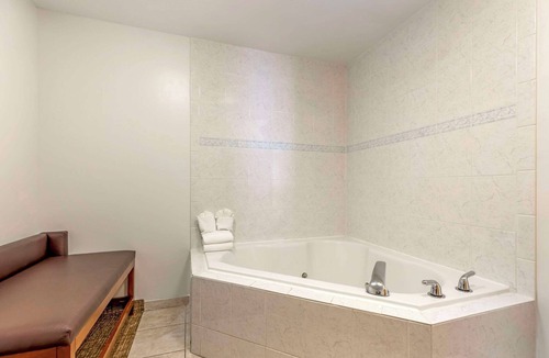 Firestone Hotel | Comfort Suites Longmont