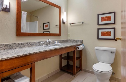 Marquette Hotel | Comfort Suites Marquette