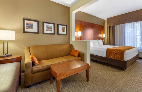 Marquette Hotel | Comfort Suites Marquette