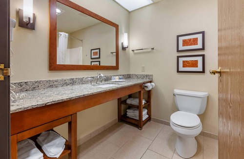 Marquette Hotel | Comfort Suites Marquette