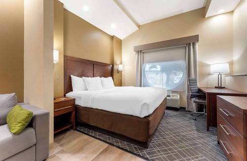 Monaca Hotel | Comfort Suites Monaca