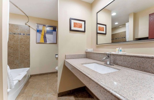 Monaca Hotel | Comfort Suites Monaca