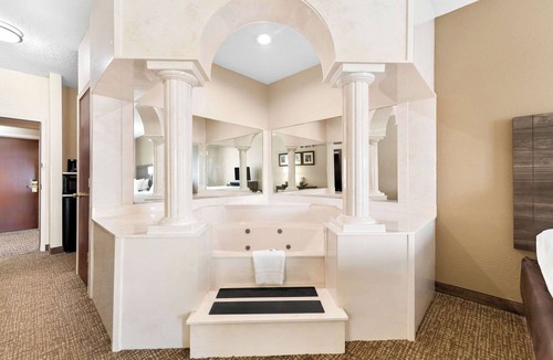 Warner Robins Hotel | Comfort Suites near Robins Air Force Base