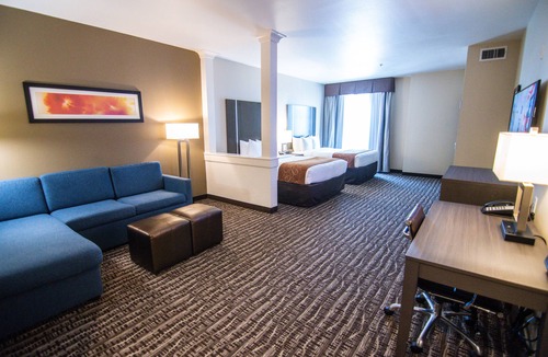 Barker Hotel | Comfort Suites Near Sam Houston Race Park